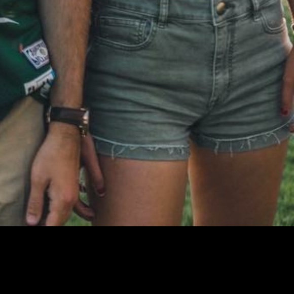 American Eagle shorts, size 8 - Picture 3 of 3
